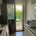 Bel Proche De La *